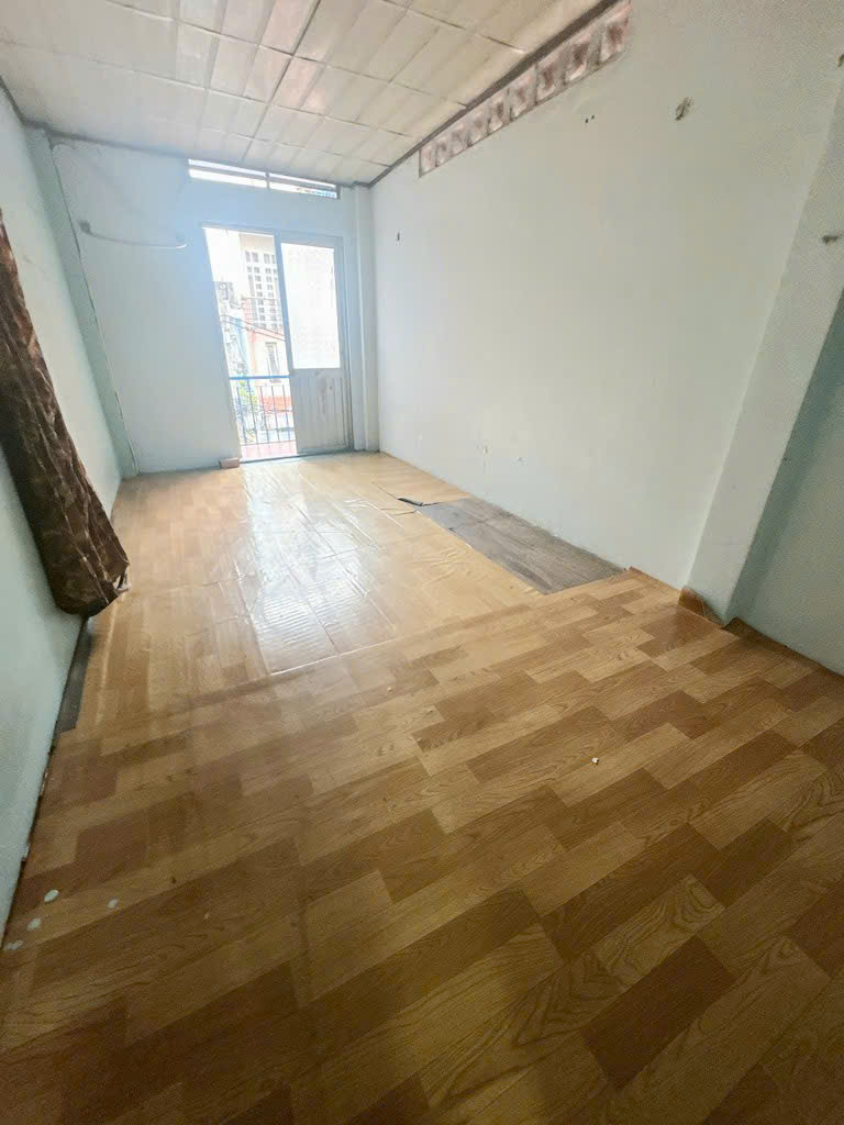 SÁT MẶT TIỀN XE HƠI Q4 DIỆN TÍCH 57 M2 CÓ 70 TRIỆU M2