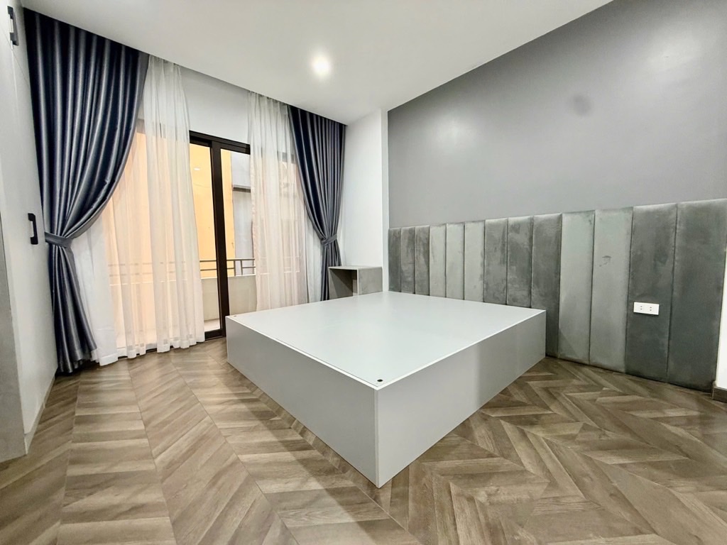 TRẦN CUNG 50M THANG MÁY CHỈ 10,3 TỶ,Ô TÔ 40M,GẦN PHỐ,2 THOÁNG,NGÕ BA GÁC,THÔNG
