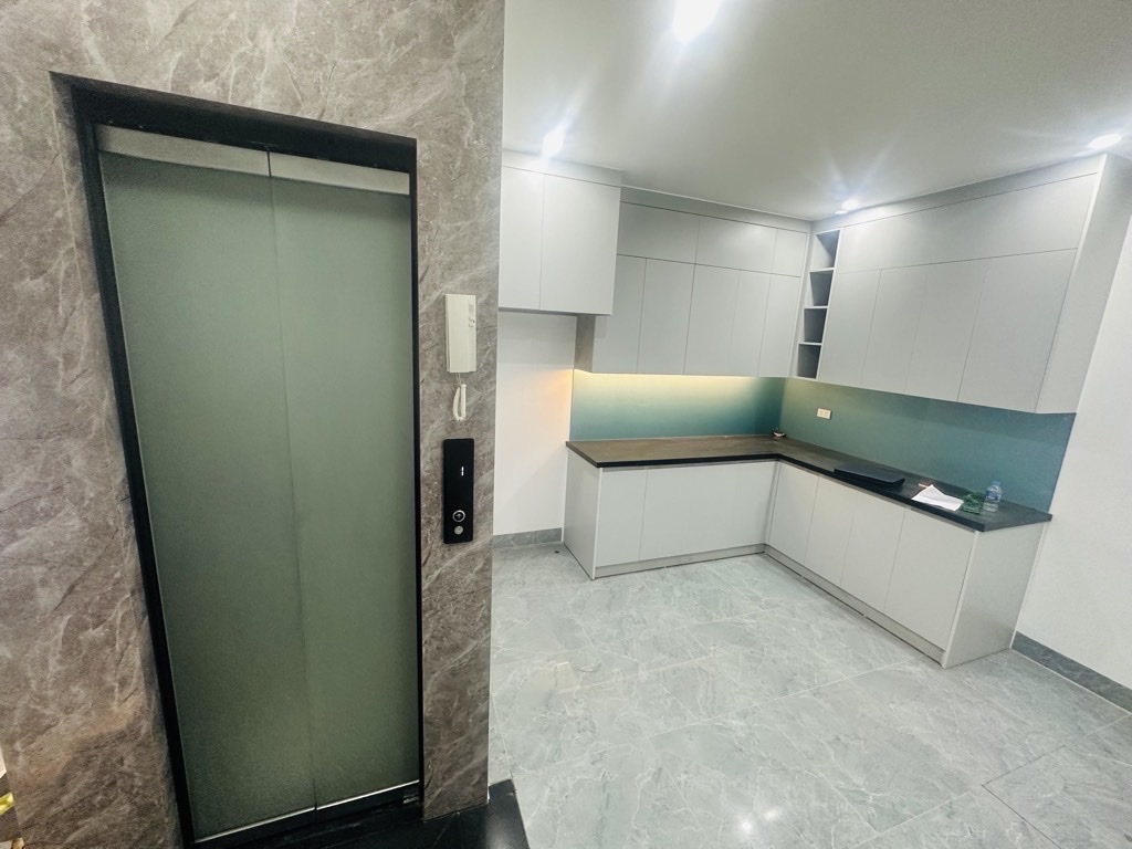 TRẦN CUNG 50M THANG MÁY CHỈ 10,3 TỶ,Ô TÔ 40M,GẦN PHỐ,2 THOÁNG,NGÕ BA GÁC,THÔNG