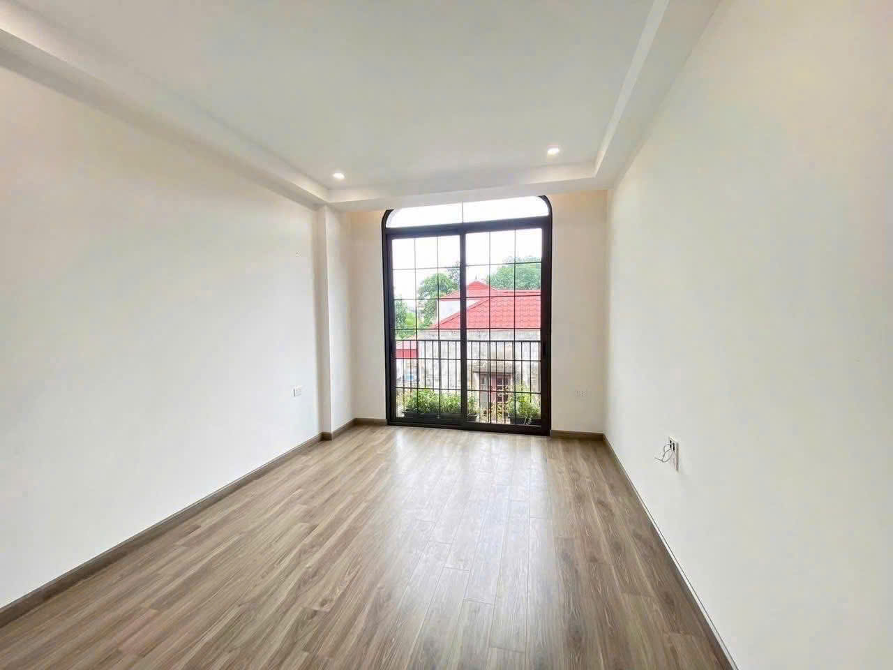 Cần tìm chủ nhân cho ngôi nhà 4 tầng mới tinh tại Đông Anh