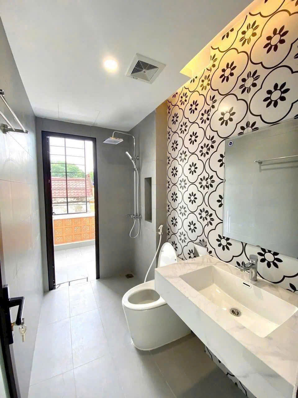 Cần tìm chủ nhân cho ngôi nhà 4 tầng mới tinh tại Đông Anh