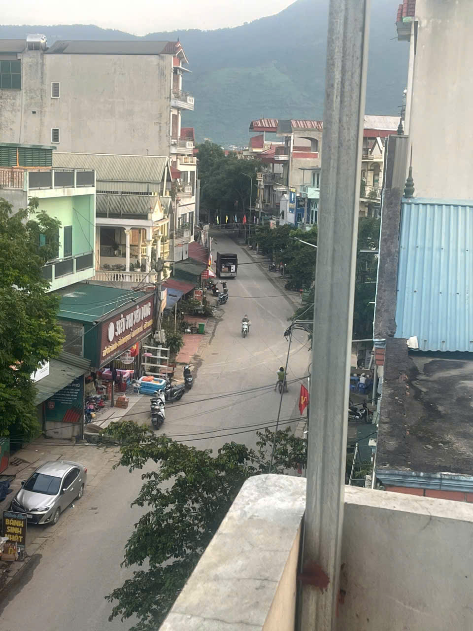 CHÍNH CHỦ CẦN BÁN NHÀ 3 TẦNG 1 TUM – FULL THỔ CƯ – LÔ GÓC 2 MẶT TIỀN ĐƯỜNG NHỰA, THÔN 5 YÊN BÌNH, THẠCH THẤT