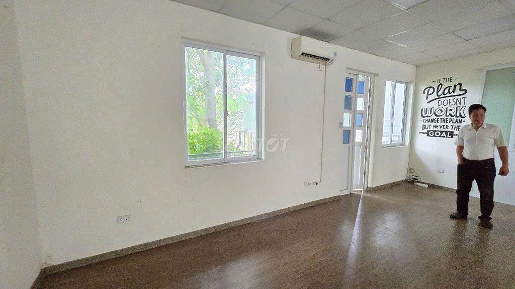 Chính chủ cho thuê nhà nguyên căn 3 tầng 210m2 tại Hoàng Cầu, Đống Đa, phù hợp làm văn phòng, spa, gym, nhà hàng, showroom…