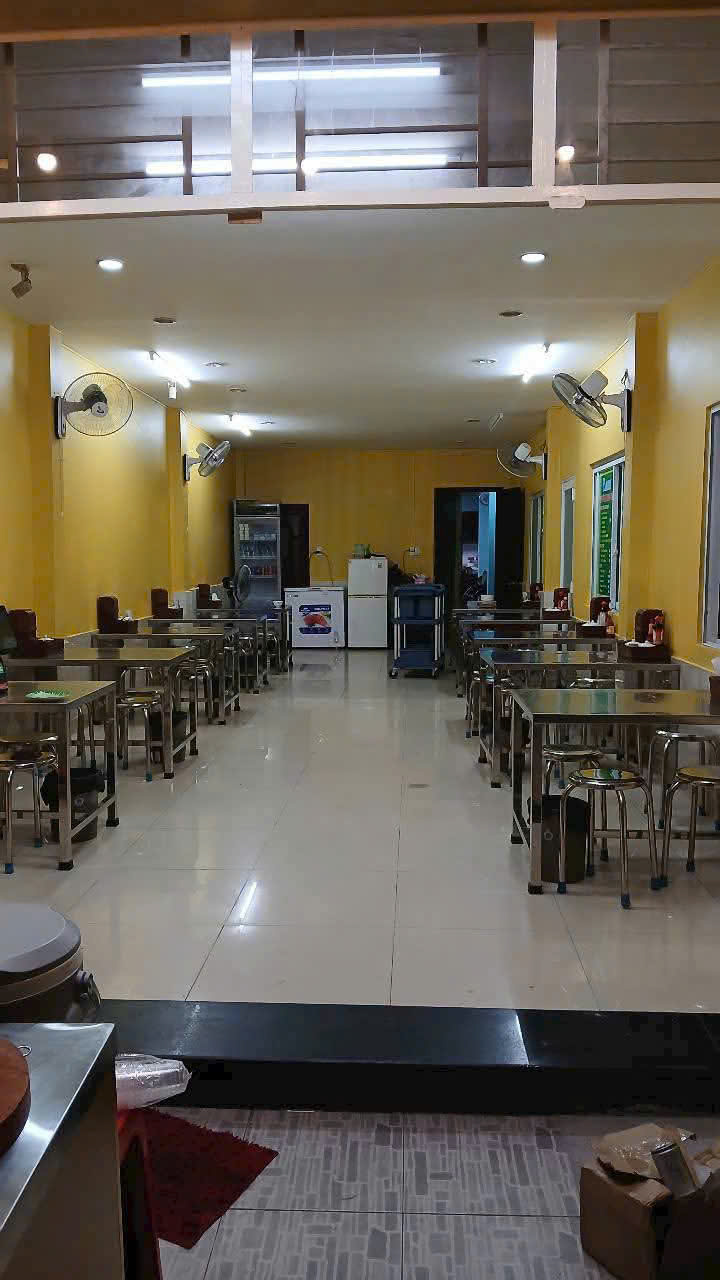 Bình Thạnh ! Cho thuê mặt bằng, diện tích 70m2 ( sảnh 4m x 12m , sân 5m x 5m ) Tel : Lam 09379139 … chính chủ