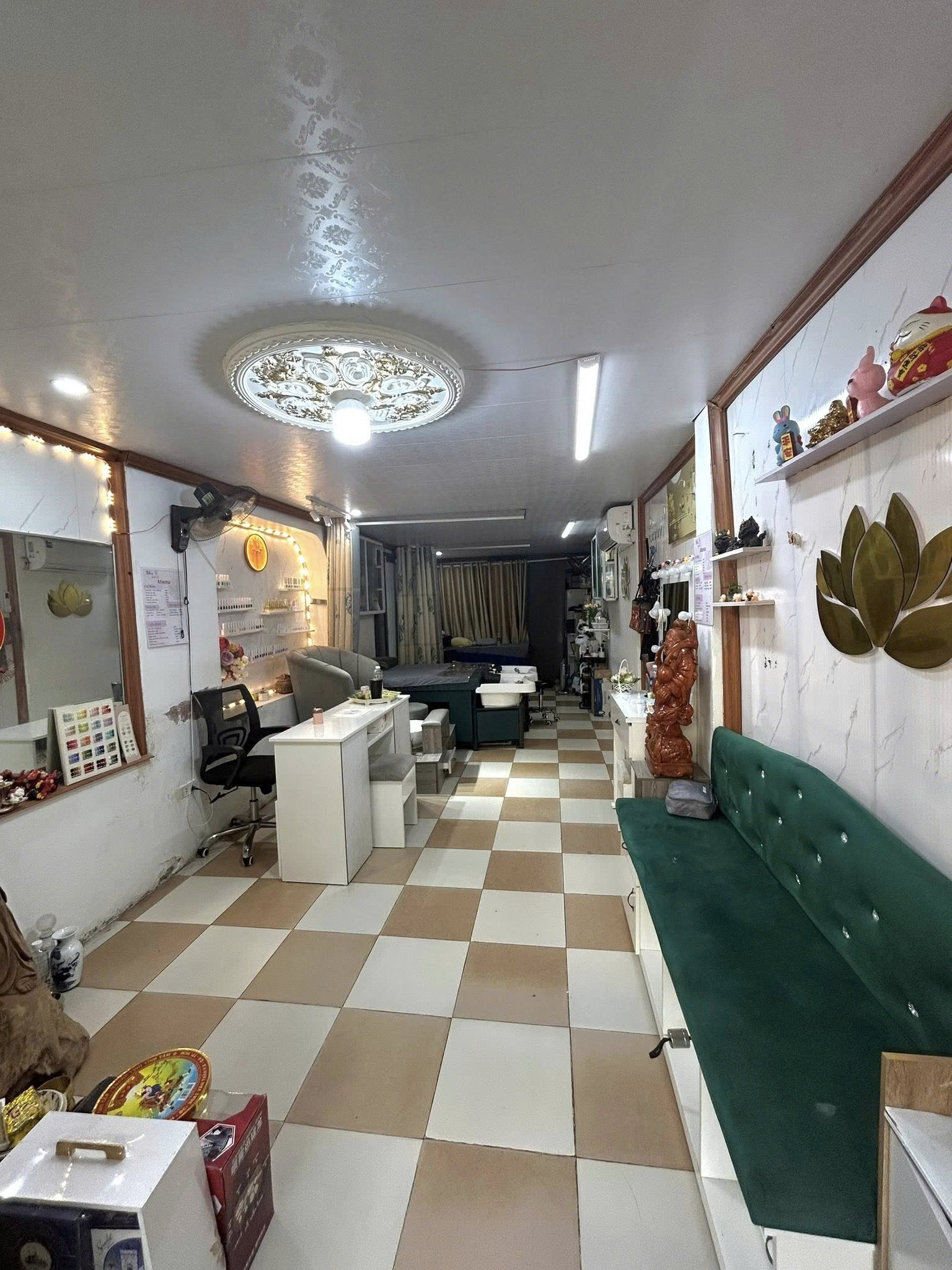 CHÍNH CHỦ SANG GẤP LẠI TIỆM Tiệm vẫn hoạt động bình thường, có sẵn lượng khách quen ổn định