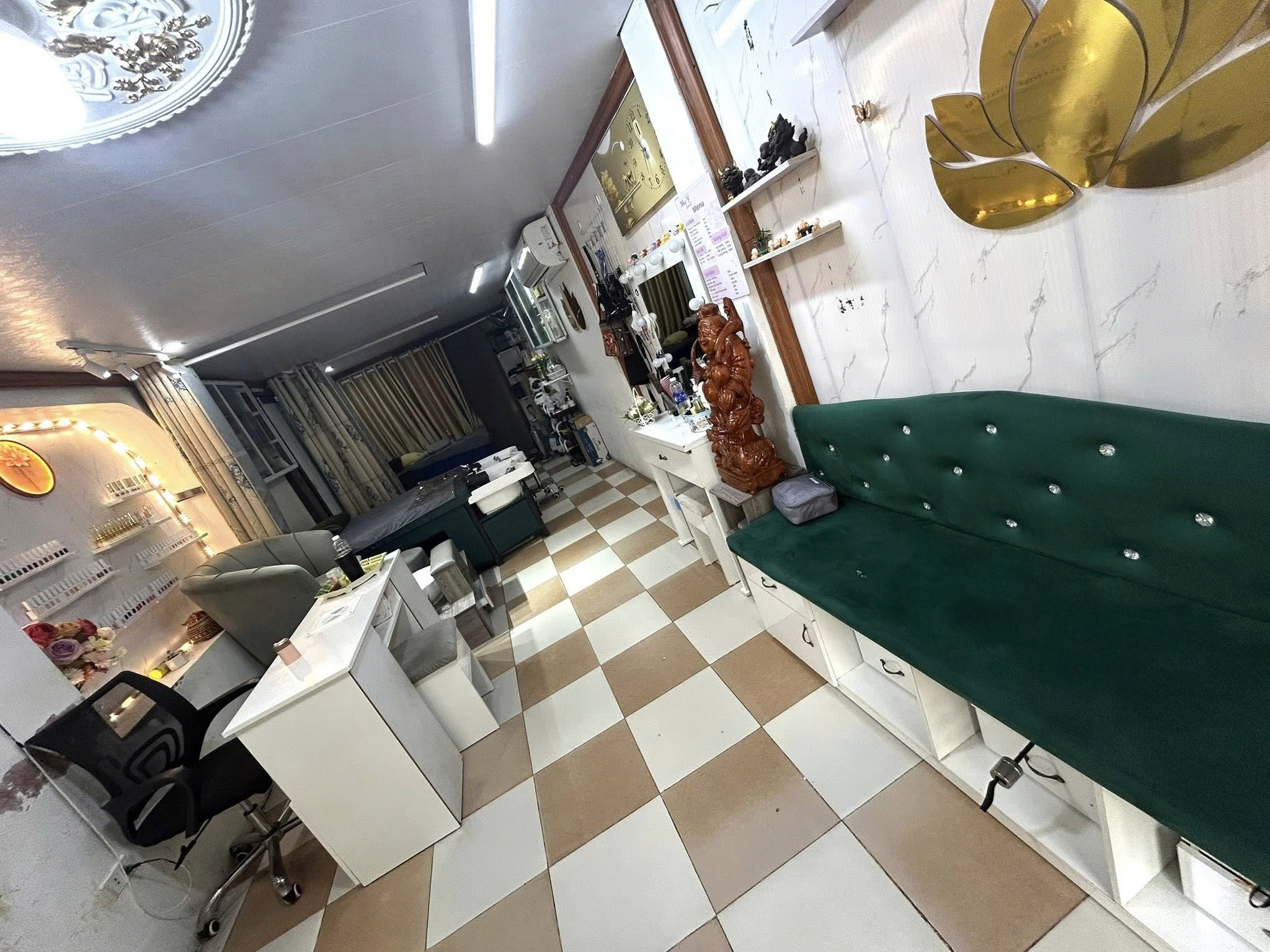 CHÍNH CHỦ SANG GẤP LẠI TIỆM Tiệm vẫn hoạt động bình thường, có sẵn lượng khách quen ổn định