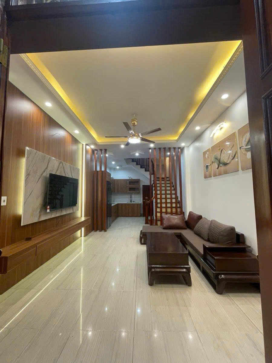 Bán nhà Ngọc Thụy 33m 5 tầng sát chân cầu Long Biên hơn 8 tỷ