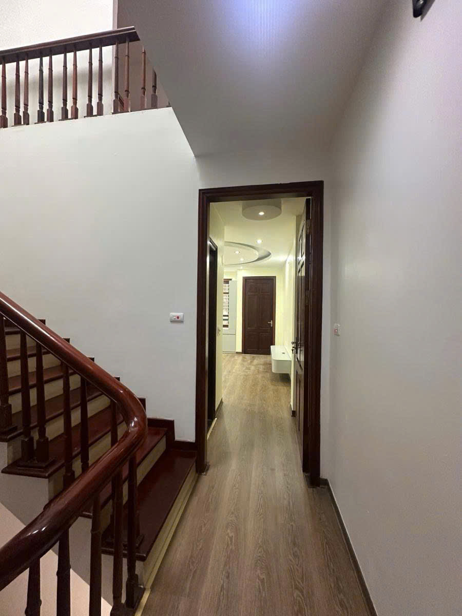 Bán nhà Ngọc Thụy 33m 5 tầng sát chân cầu Long Biên hơn 8 tỷ
