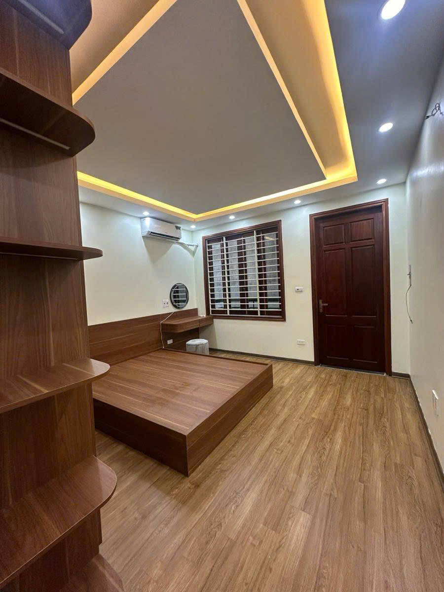Bán nhà Ngọc Thụy 33m 5 tầng sát chân cầu Long Biên hơn 8 tỷ