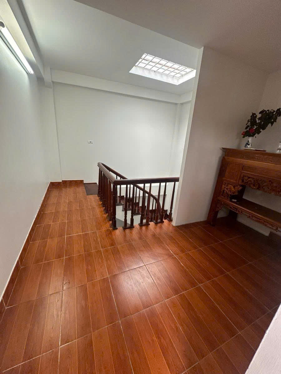 Bán nhà Ngọc Thụy 33m 5 tầng sát chân cầu Long Biên hơn 8 tỷ