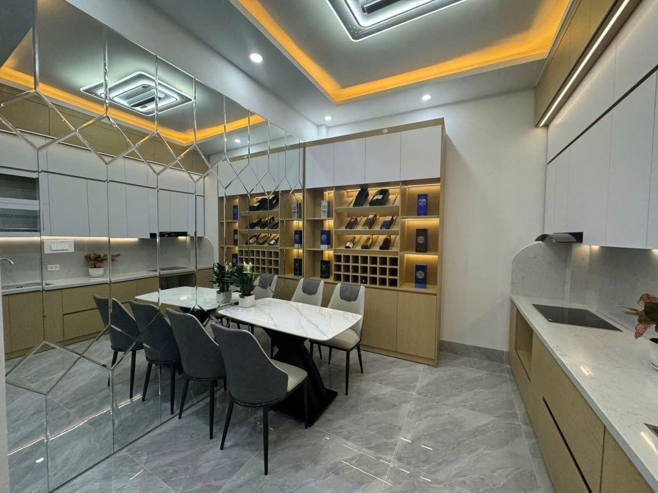 HOA HẬU THANH XUÂN – GARA 7 CHỖ – 10 MÉT RA HỒ – FULL NỘI THẤT VIP
