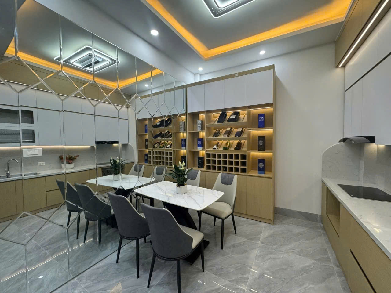 HOA HẬU THANH XUÂN – GARA 7 CHỖ – 10 MÉT RA HỒ – FULL NỘI THẤT VIP