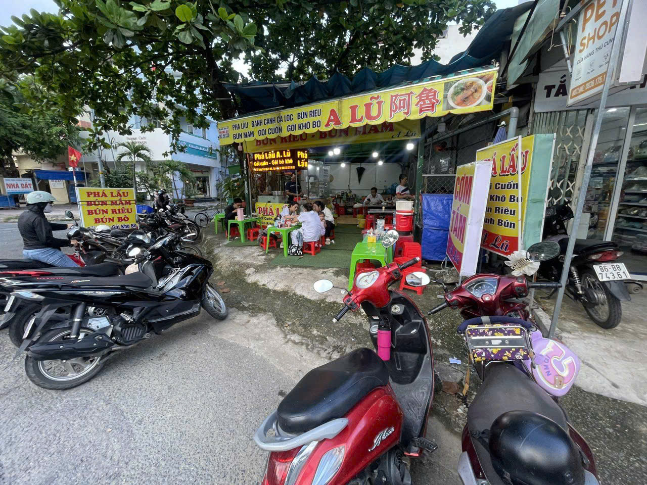 Quận Thủ Đức , Nhanh Còn ! Sang Quán Phá Lấu – Bún Bò – Bún Riêu , Lượng Khách Đông, Tel : 0933580570 ( chính chủ )