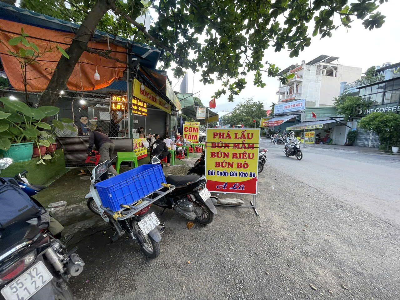 Quận Thủ Đức , Nhanh Còn ! Sang Quán Phá Lấu – Bún Bò – Bún Riêu , Lượng Khách Đông, Tel : 0933580570 ( chính chủ )
