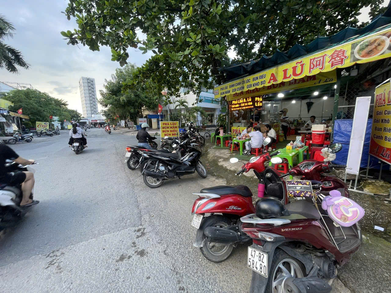 Quận Thủ Đức , Nhanh Còn ! Sang Quán Phá Lấu – Bún Bò – Bún Riêu , Lượng Khách Đông, Tel : 0933580570 ( chính chủ )