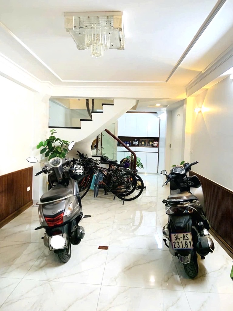 YÊN HÒA 42M-13,5 TỶ-10M RA PHỐ,Ô TÔ ĐỖ CỬA,2 THOÁNG,NỘI THẤT XỊN,SỔ VUÔNG ĐẸP