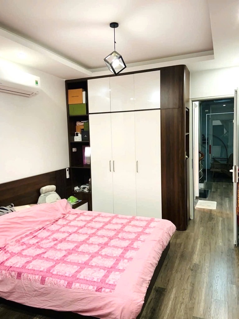YÊN HÒA 42M-13,5 TỶ-10M RA PHỐ,Ô TÔ ĐỖ CỬA,2 THOÁNG,NỘI THẤT XỊN,SỔ VUÔNG ĐẸP