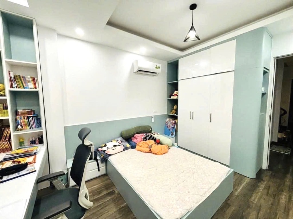 YÊN HÒA 42M-13,5 TỶ-10M RA PHỐ,Ô TÔ ĐỖ CỬA,2 THOÁNG,NỘI THẤT XỊN,SỔ VUÔNG ĐẸP