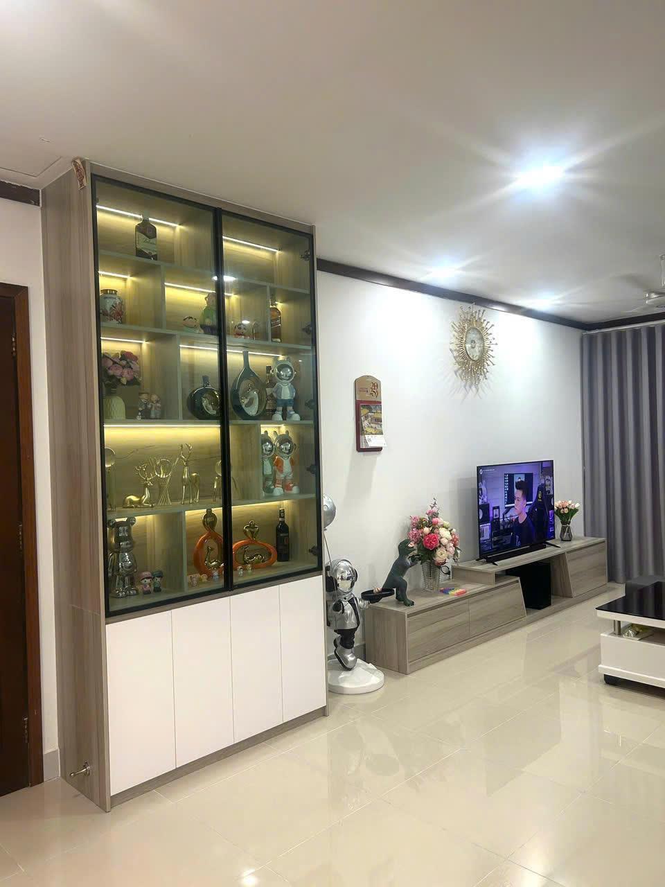 Cơ hội vàng! Bán gấp căn hộ 131m2, 3PN, tầng 18, view đẹp, sổ hồng, Q7, giá chỉ 4.6 tỷ, đường Trần Xuân Soạn, hướng Đông Nam, Quốc Cường Gia Lai 1.
