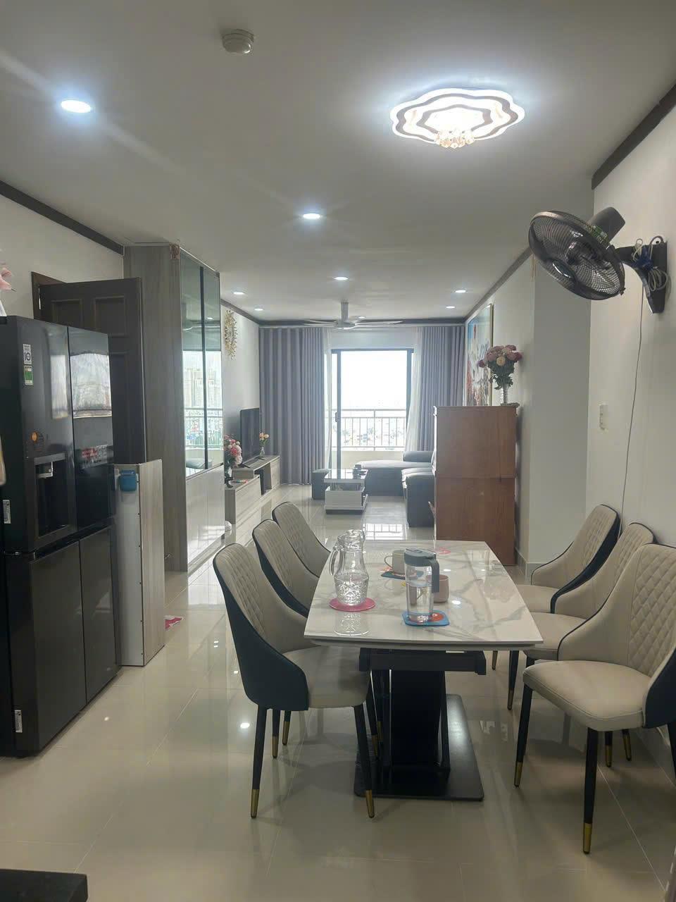 Cơ hội vàng! Bán gấp căn hộ 131m2, 3PN, tầng 18, view đẹp, sổ hồng, Q7, giá chỉ 4.6 tỷ, đường Trần Xuân Soạn, hướng Đông Nam, Quốc Cường Gia Lai 1.