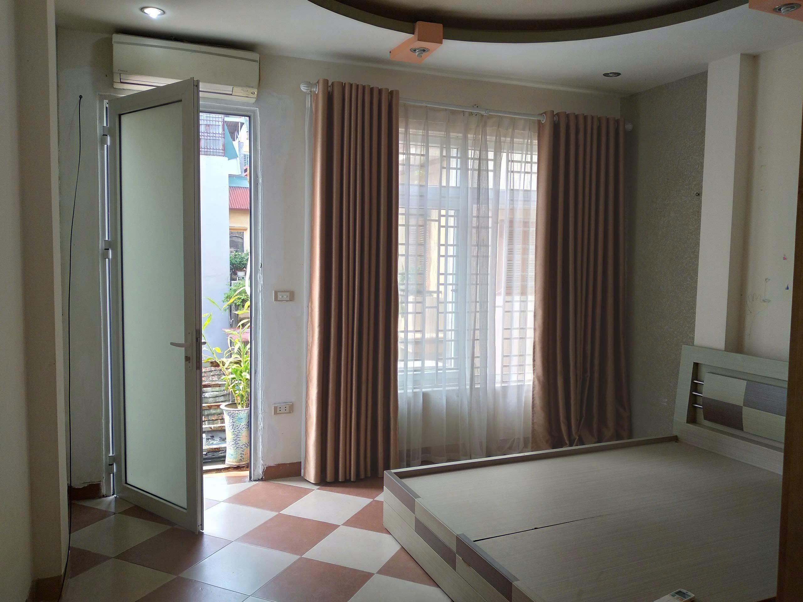 CHO THUÊ PHÒNG Ở TẠI NGÕ 105 ĐƯỜNG LÁNG HẠ – GẦN CẦU VƯỢT LÊ VĂN LƯƠNG VÀ YÊN LÃNG- Ở NGAY