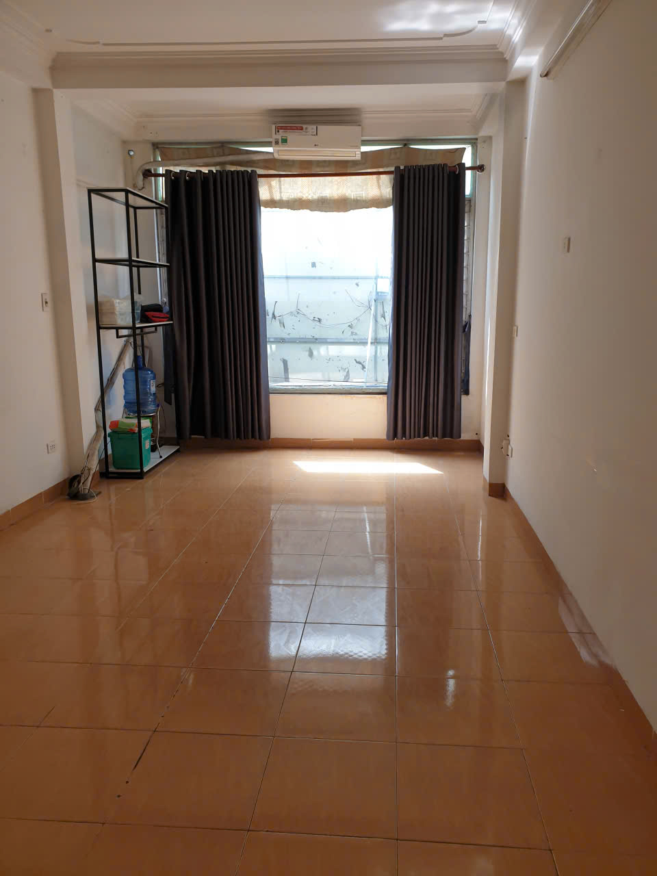 Chính chủ cần cho thuê tầng 2 tại đường Nuyễn Trãi số nhà 490 ngay ngã tư Khuất duy TiếnThanh Xuân HN