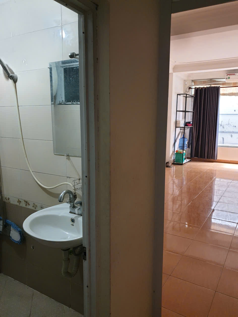 Chính chủ cần cho thuê tầng 2 tại đường Nuyễn Trãi số nhà 490 ngay ngã tư Khuất duy TiếnThanh Xuân HN