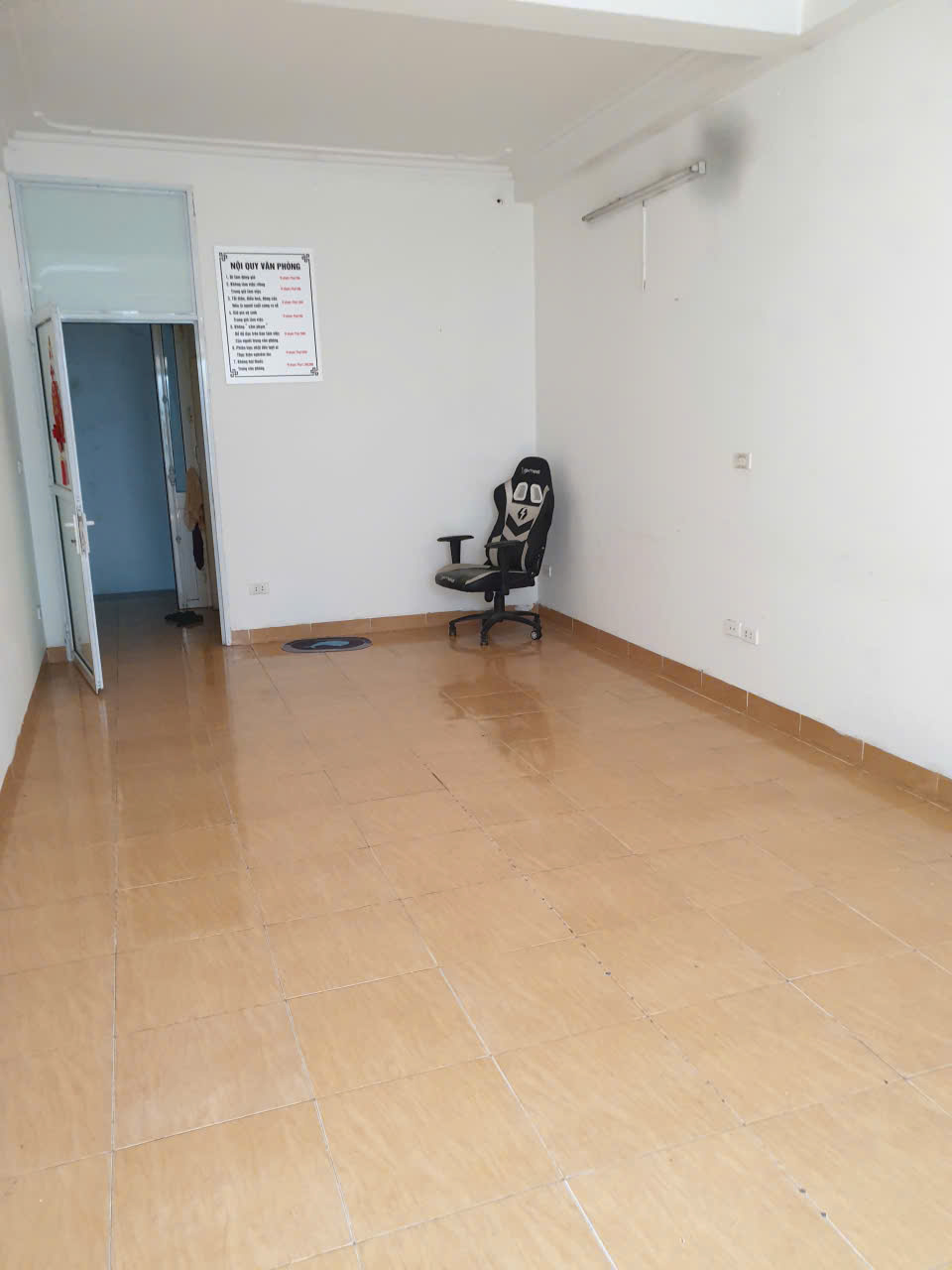Chính chủ cần cho thuê tầng 2 tại đường Nuyễn Trãi số nhà 490 ngay ngã tư Khuất duy TiếnThanh Xuân HN