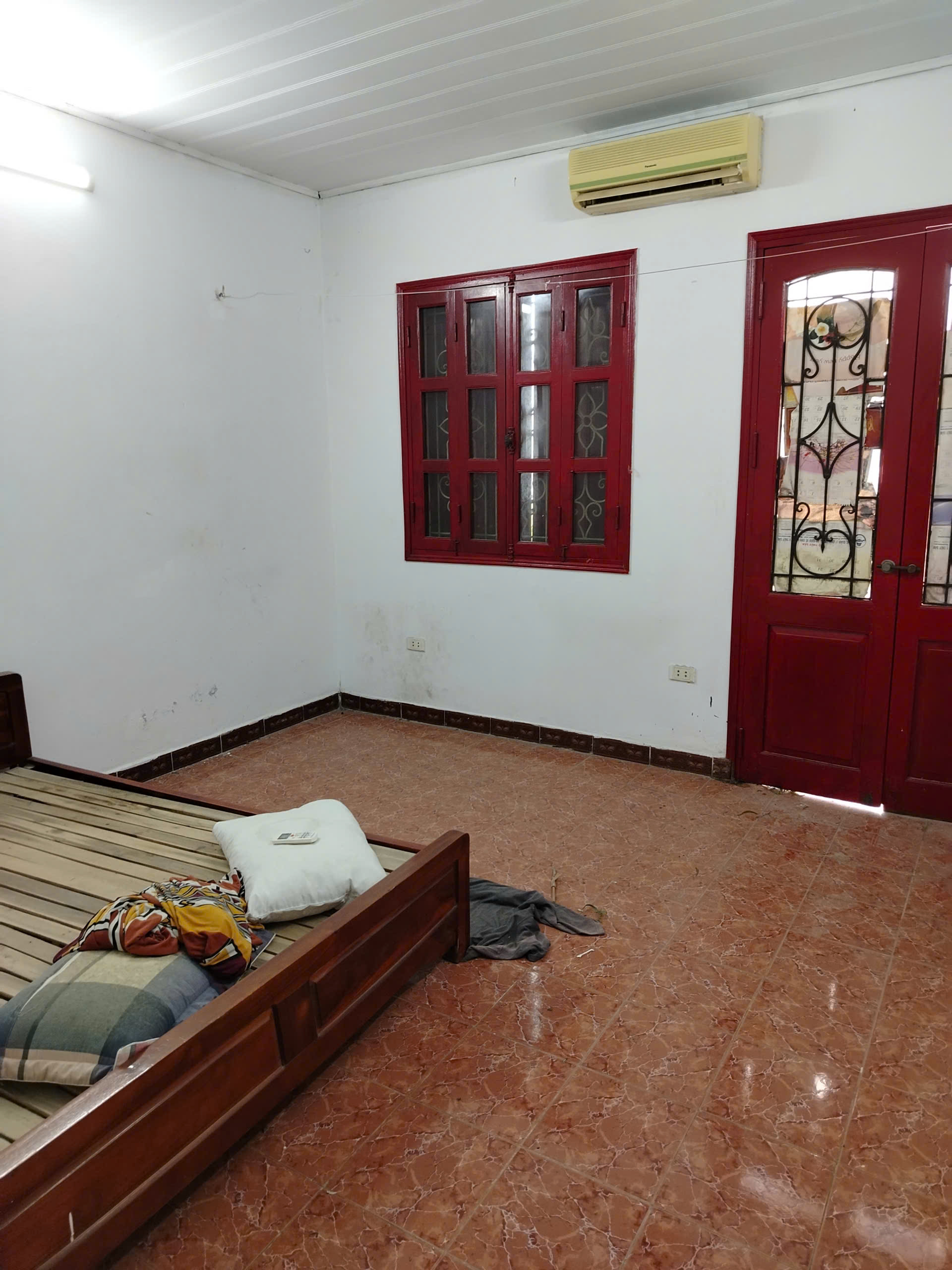 Cho thuê nhà nguyên căn ngõ Khương Trung 25m2 x 3 tầng, 2 ngủ, 2 wc, 8 triệu