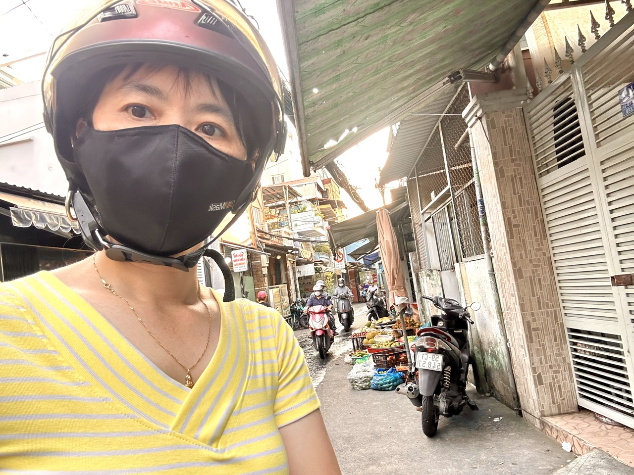 NHÀ MẶT TIỀN ĐOÀN VĂN BƠ -THÔNG RA XÓM CHIÊU- NGUYỄN TÂT THÀNH- QUA PHỐ ĐI BỘ NGUYỄN HUỆ CHỈ 2 PHÚT.