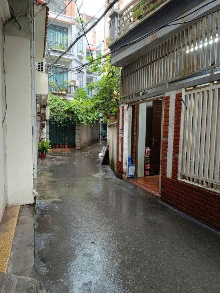 Siêu phẩm Nhà Tây Hồ , 65m, 5 tầng, oto đỗ cửa, 2 thoáng trước và sau, có ô chờ thang máy, có oto sửa lại cửa là oto vào được nhà.