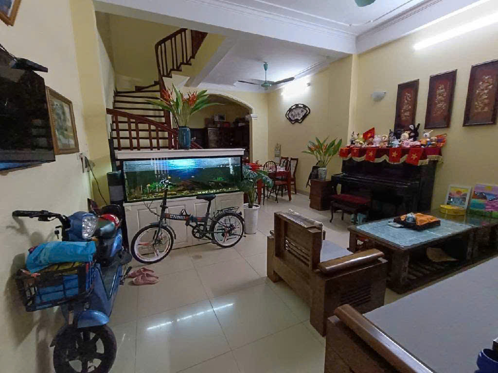 Siêu phẩm Nhà Tây Hồ , 65m, 5 tầng, oto đỗ cửa, 2 thoáng trước và sau, có ô chờ thang máy, có oto sửa lại cửa là oto vào được nhà.