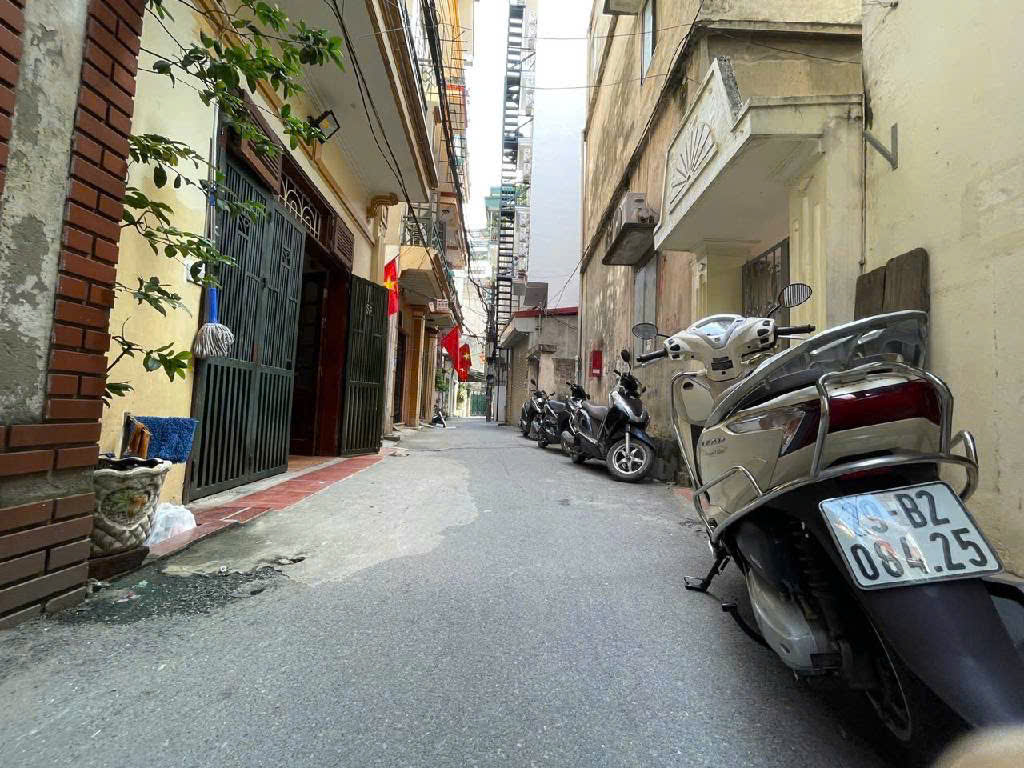 Siêu phẩm Nhà Tây Hồ , 65m, 5 tầng, oto đỗ cửa, 2 thoáng trước và sau, có ô chờ thang máy, có oto sửa lại cửa là oto vào được nhà.
