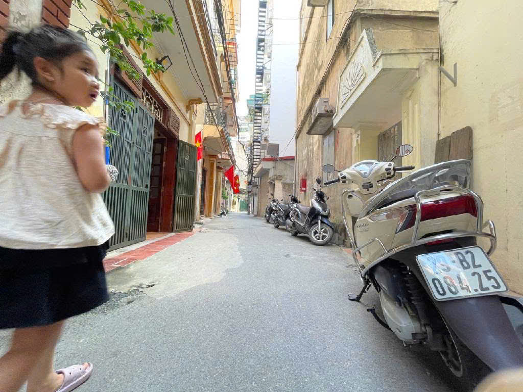 Siêu phẩm Nhà Tây Hồ , 65m, 5 tầng, oto đỗ cửa, 2 thoáng trước và sau, có ô chờ thang máy, có oto sửa lại cửa là oto vào được nhà.