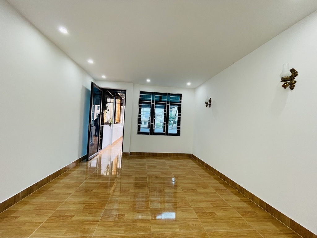 HOÀNG SÂM DT 35M CHỈ 7,35 TỶ PHÂN LÔ,2 THOÁNG,Ô TÔ TRÁNH 15M,FULL NỘI THẤT