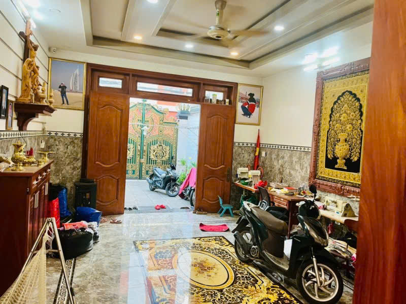 🔥 CHỦ ĐỊNH CƯ NƯỚC NGOÀI – CẦN BÁN GẤP BIỆT THỰ ĐẸP GIÁ TỐT 🔥 💥 Giảm Sốc 2,6 Tỷ – Giá Mới Chỉ Còn 12,9 Tỷ! 💥 🏡 BIỆT THỰ 5 TẦNG – FULL NỘI THẤT CAO CẤP 📍 Mặt tiền đường Trung Mỹ Tây, Quận 12
