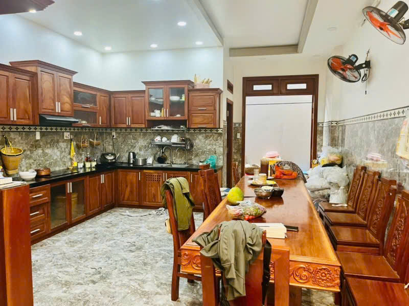 🔥 CHỦ ĐỊNH CƯ NƯỚC NGOÀI – CẦN BÁN GẤP BIỆT THỰ ĐẸP GIÁ TỐT 🔥 💥 Giảm Sốc 2,6 Tỷ – Giá Mới Chỉ Còn 12,9 Tỷ! 💥 🏡 BIỆT THỰ 5 TẦNG – FULL NỘI THẤT CAO CẤP 📍 Mặt tiền đường Trung Mỹ Tây, Quận 12