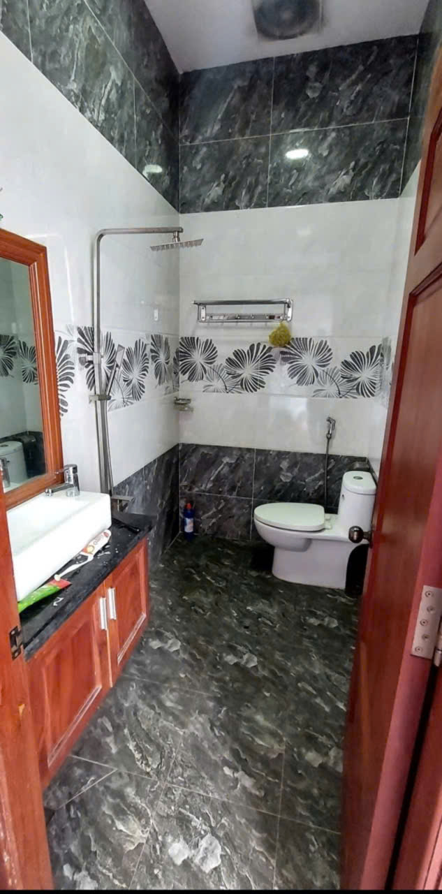 🔥 CHỦ ĐỊNH CƯ NƯỚC NGOÀI – CẦN BÁN GẤP BIỆT THỰ ĐẸP GIÁ TỐT 🔥 💥 Giảm Sốc 2,6 Tỷ – Giá Mới Chỉ Còn 12,9 Tỷ! 💥 🏡 BIỆT THỰ 5 TẦNG – FULL NỘI THẤT CAO CẤP 📍 Mặt tiền đường Trung Mỹ Tây, Quận 12