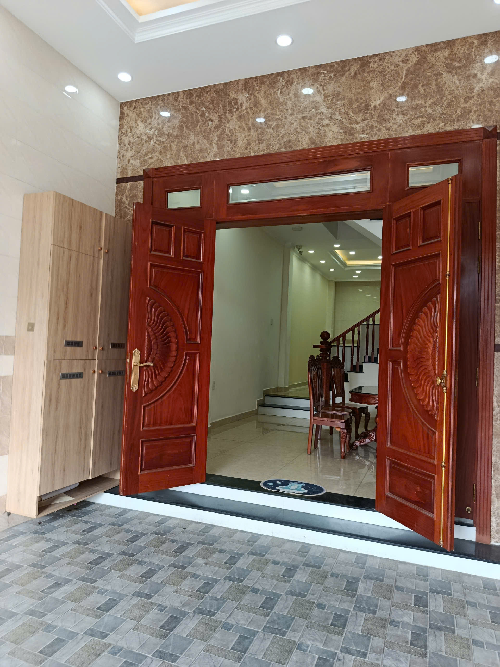Bán nhà 3 tầng có sân đậu xe hơi trong nhà, hẻm 109 Hiệp Bình, ngay chợ Hiệp Bình – HBC – Thủ Đức