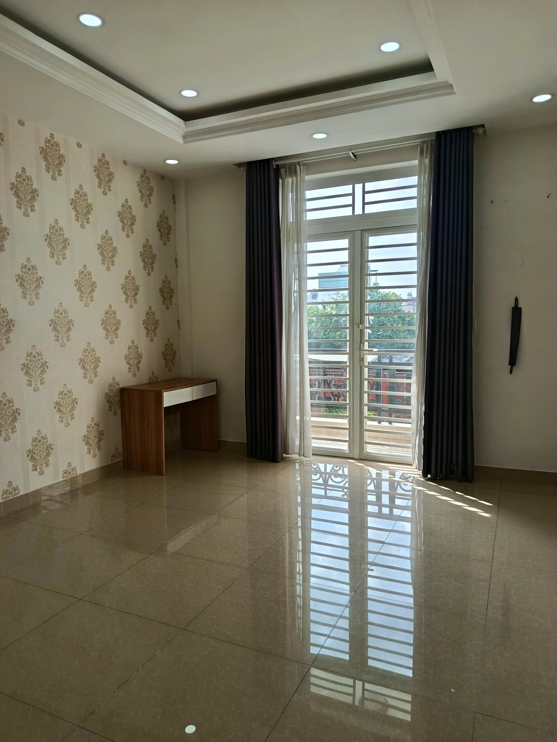 Bán nhà 3 tầng có sân đậu xe hơi trong nhà, hẻm 109 Hiệp Bình, ngay chợ Hiệp Bình – HBC – Thủ Đức