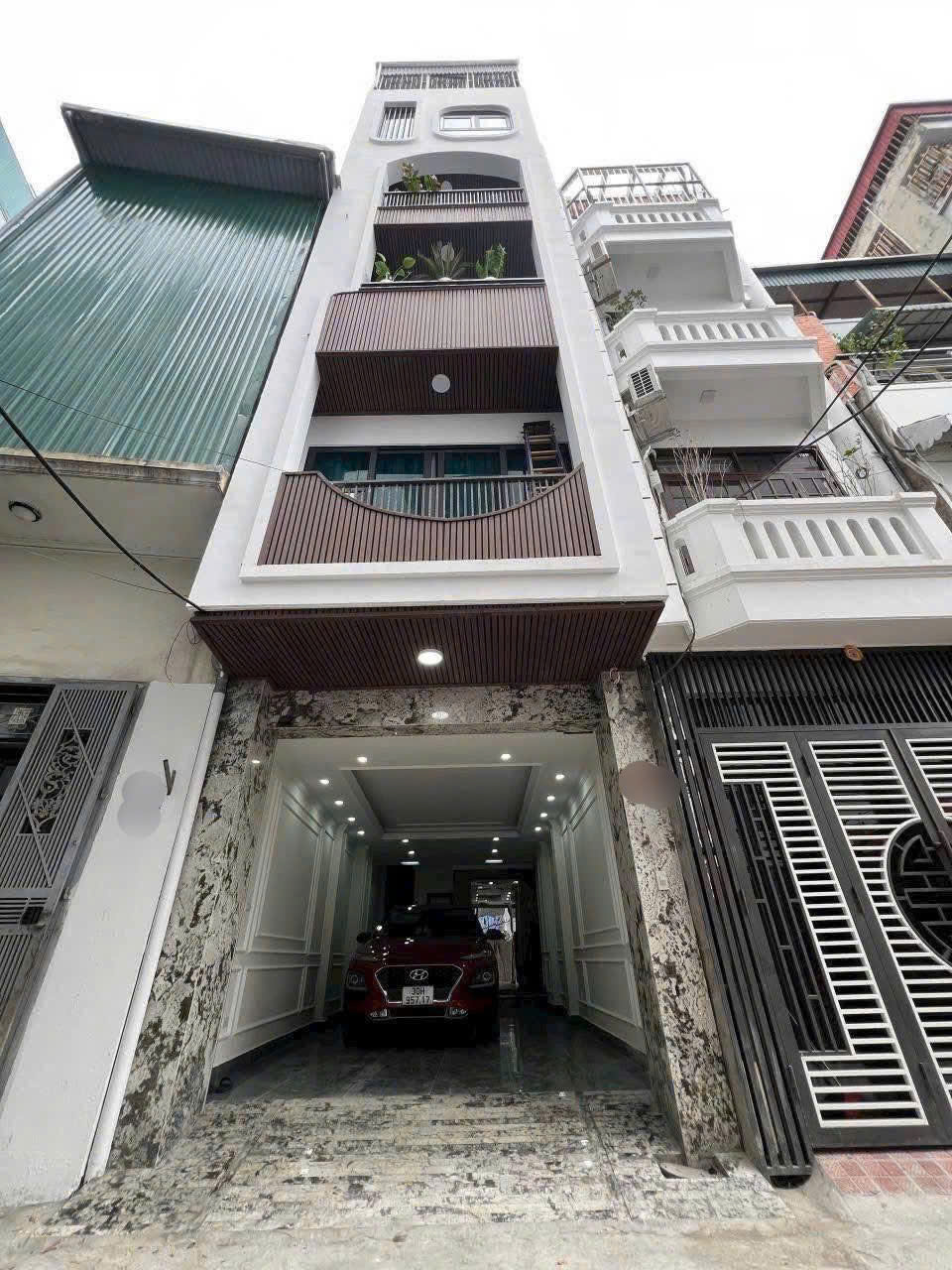 Bán nhà Đội Cấn, 7 tầng thang máy,ô tô vào nhà chỉ 14 tỷ