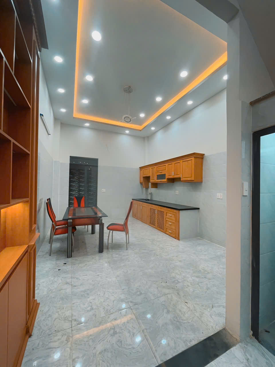 HOT HOT Nhà Đẹp- Giá tốt Chính Chủ Kẹt Tiền Bán gấp căn nhà tại quận Bình Tân, TPHCM