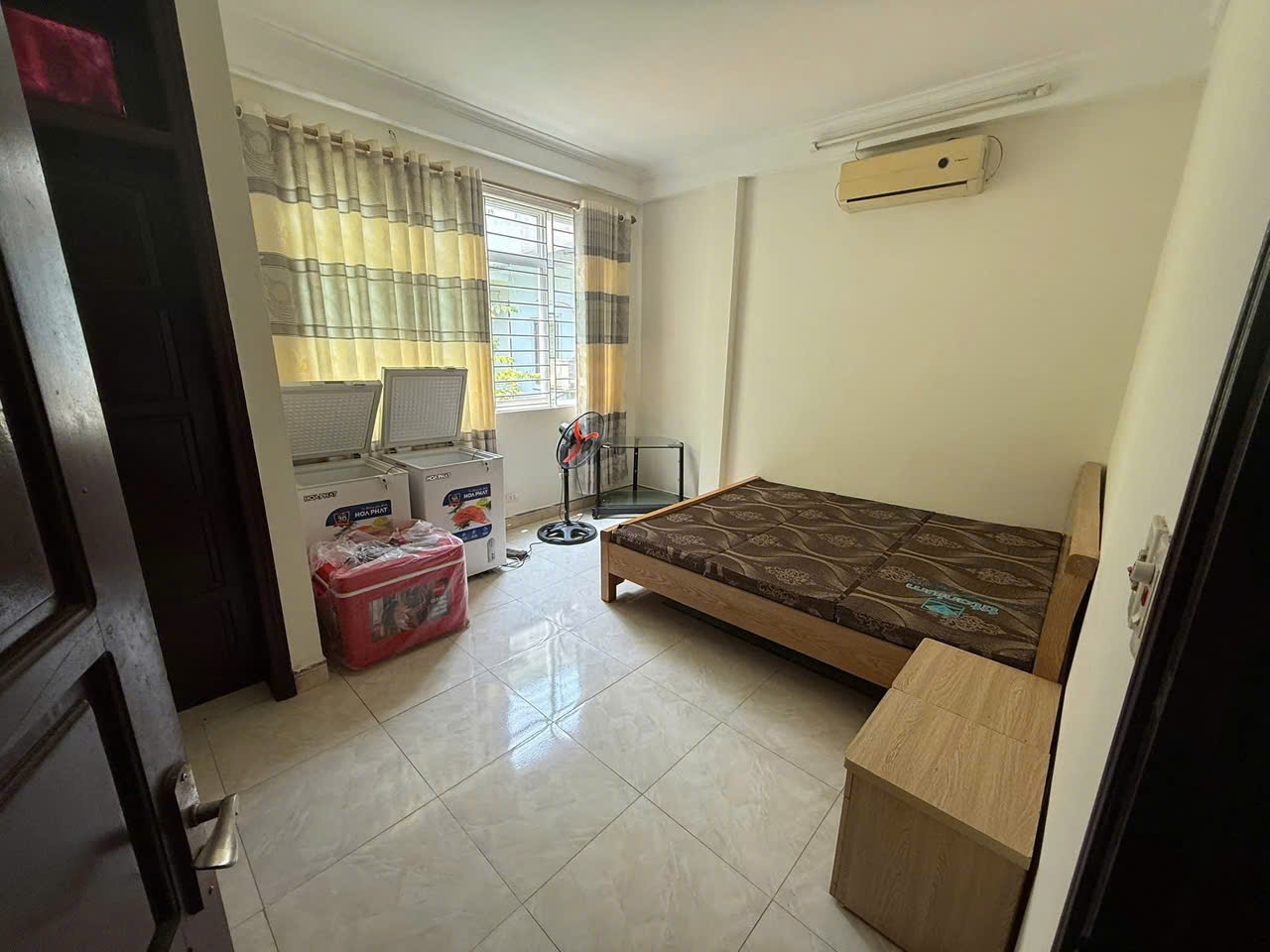CĂN GÓC BÀ TRIỆU, NHÀ ĐẸP DÂN XÂY , 15M RA OTO , SÁT MẶT PHỐ, CẠNH TRƯỜNG HỌC VÀ BÃI GỬI OTO.