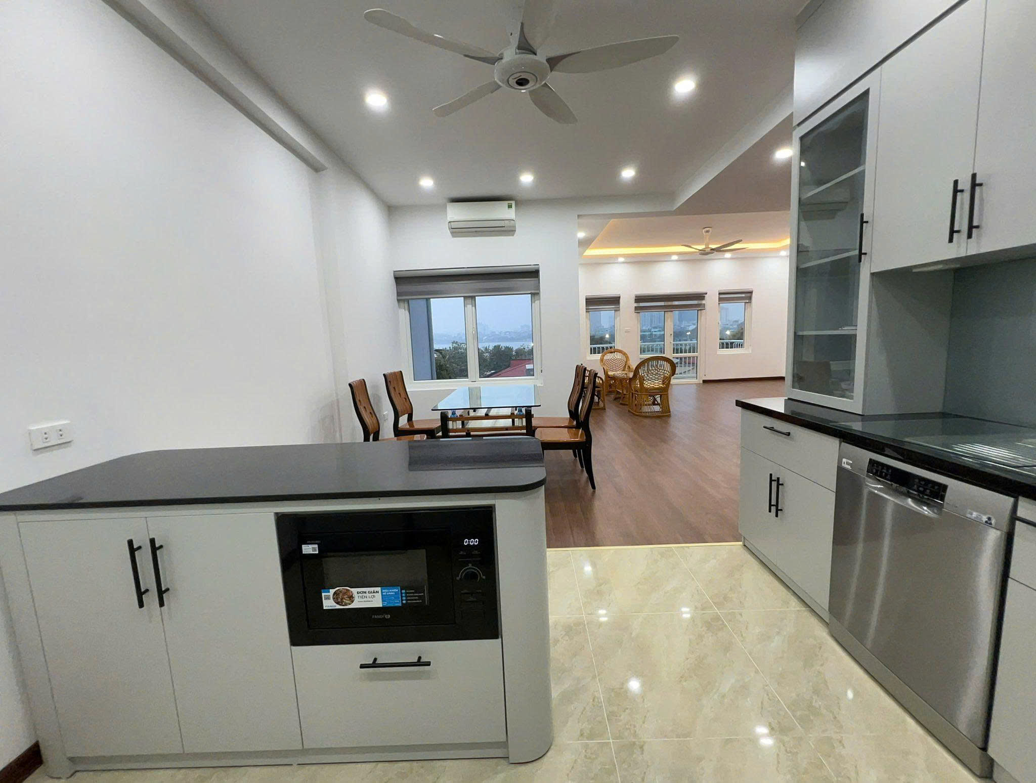 Bán biệt thự khu VIP Tây Hồ – 100m – 6 tầng thang máy – 2 ô tô trong nhà – chỉ 30 tỷ