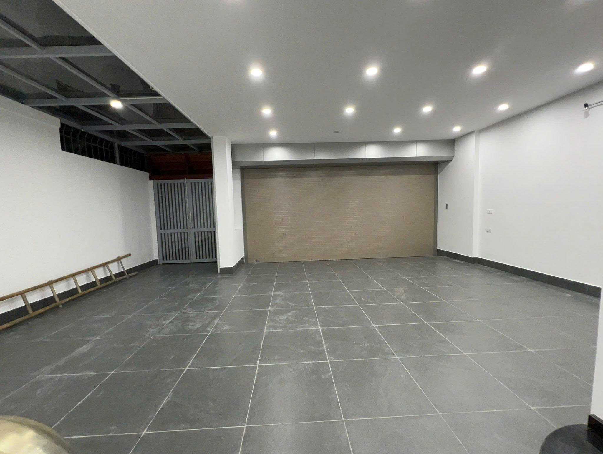 Bán biệt thự khu VIP Tây Hồ – 100m – 6 tầng thang máy – 2 ô tô trong nhà – chỉ 30 tỷ