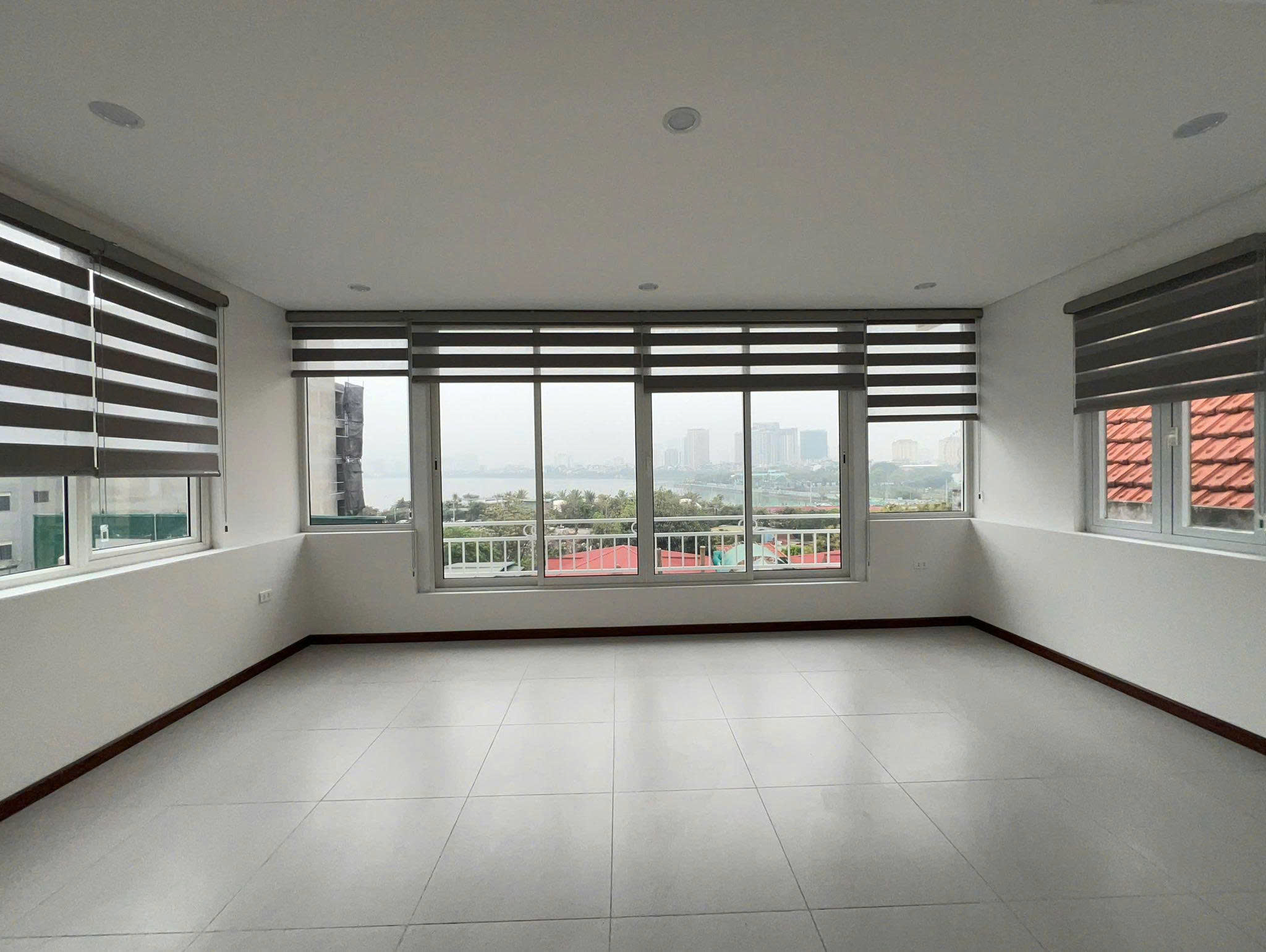 Bán biệt thự khu VIP Tây Hồ – 100m – 6 tầng thang máy – 2 ô tô trong nhà – chỉ 30 tỷ