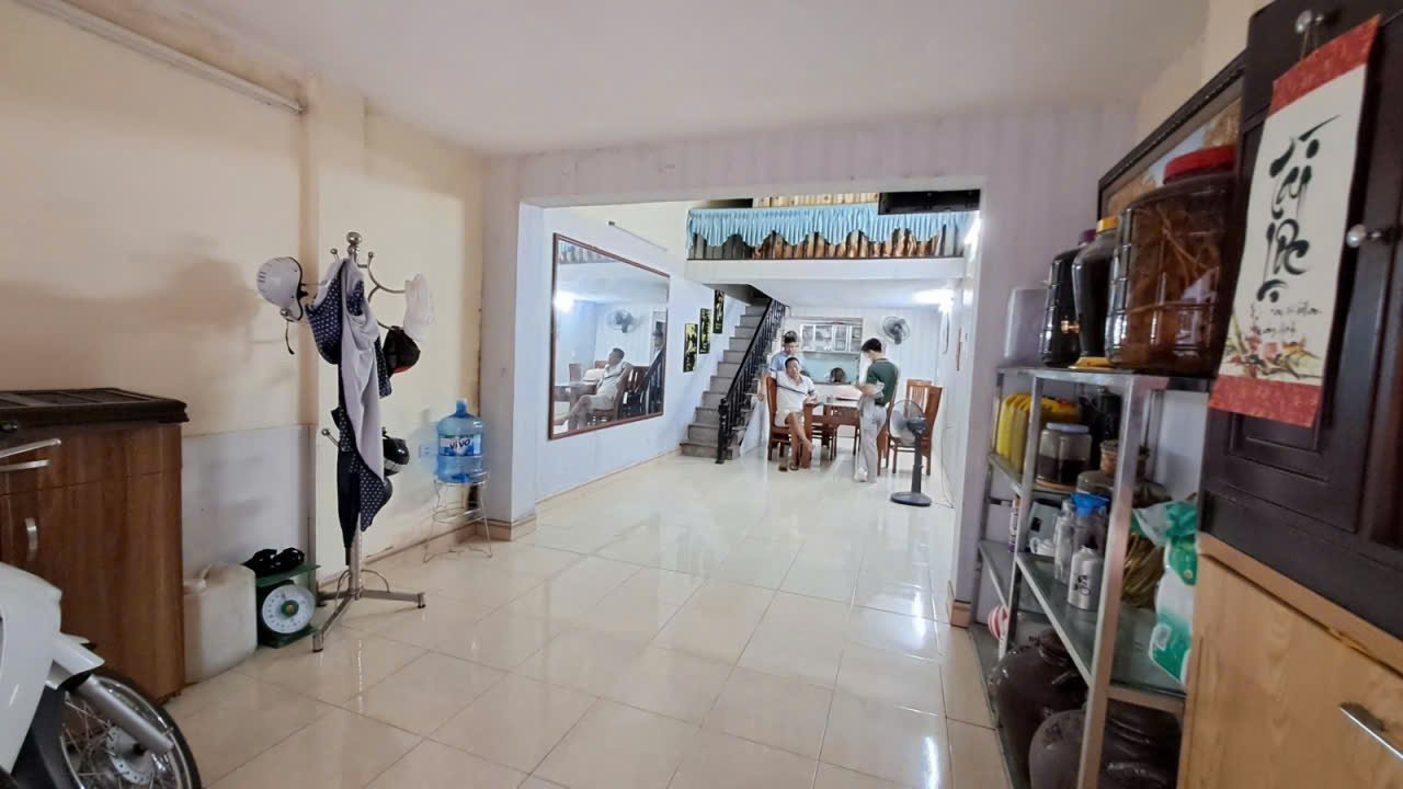 SỔ ĐỎ VUÔNG ĐÉT – TRUNG TÂM BA ĐÌNH – LA THÀNH – 2 MẶT NGÕ THOÁNG SÁNG- La Thành 50m, C4, mtn 3.8 m giá 8.5 tỷ