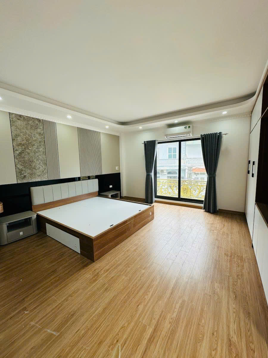 Bán nhà Ngọc Thụy 41m 6 tầng thang máy gara ô tô 11 tỷ