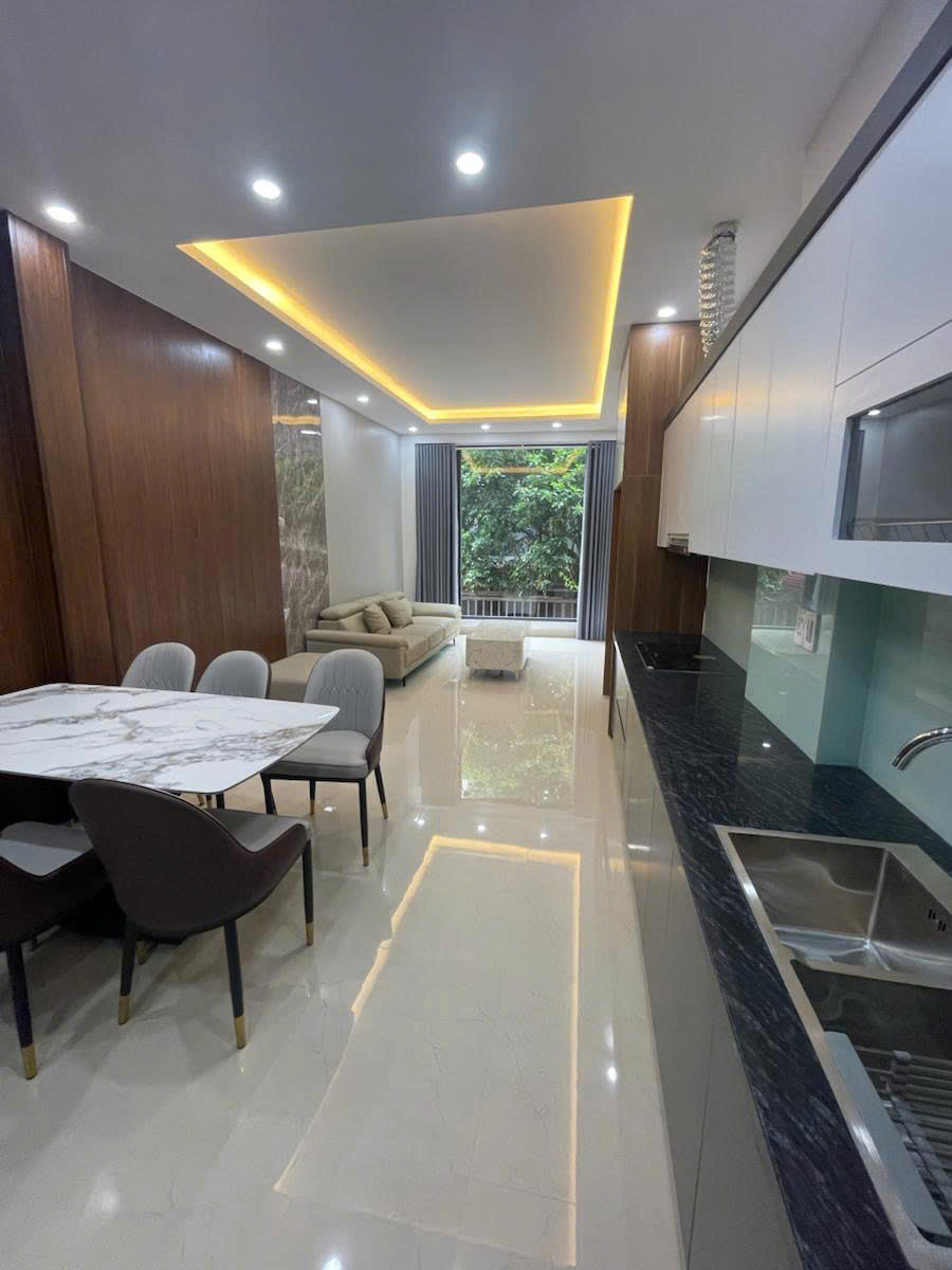 Bán nhà Ngọc Thụy 41m 6 tầng thang máy gara ô tô 11 tỷ
