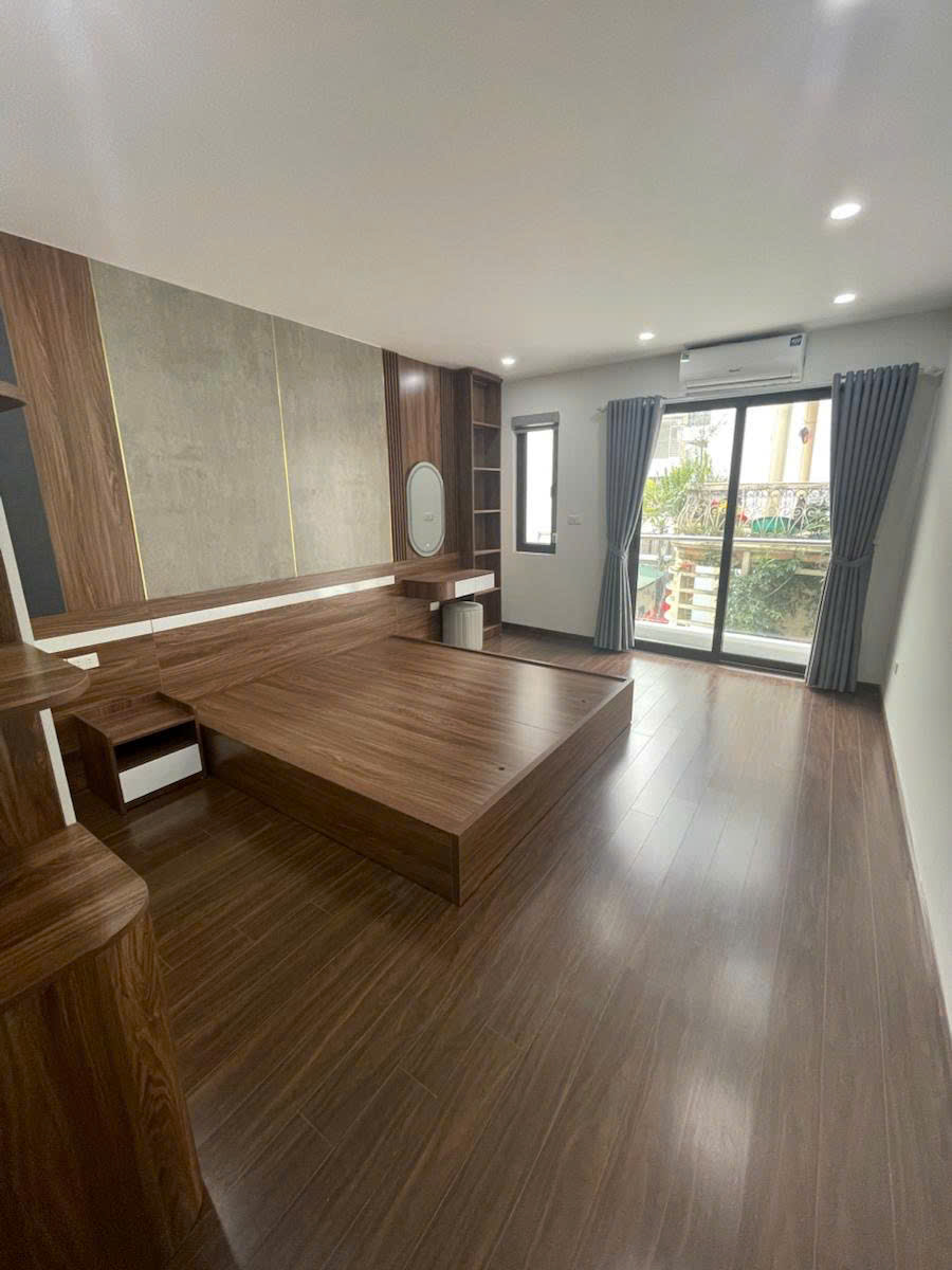 Bán nhà Ngọc Thụy 41m 6 tầng thang máy gara ô tô 11 tỷ